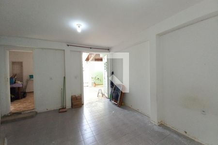 Casa à venda com 250m², 3 quartos e 3 vagas Casa à venda com 250m², 3 quartos e 3 vagasSala