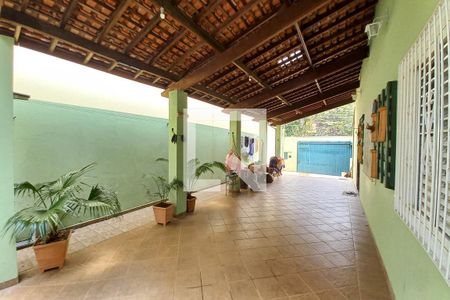 Casa à venda com 250m², 3 quartos e 3 vagas Casa à venda com 250m², 3 quartos e 3 vagasGaragem