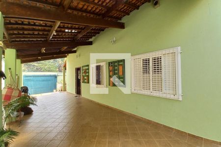 Casa à venda com 250m², 3 quartos e 3 vagas Casa à venda com 250m², 3 quartos e 3 vagasGaragem