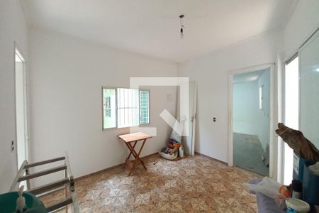 Casa à venda com 250m², 3 quartos e 3 vagas Casa à venda com 250m², 3 quartos e 3 vagasQuarto