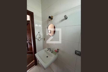 Casa à venda com 250m², 3 quartos e 4 vagas Casa à venda com 250m², 3 quartos e 4 vagasLavabo