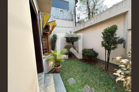 Casa à venda com 250m², 3 quartos e 4 vagas Casa à venda com 250m², 3 quartos e 4 vagasFrente