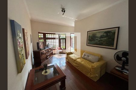 Casa à venda com 250m², 3 quartos e 4 vagas Casa à venda com 250m², 3 quartos e 4 vagasSala
