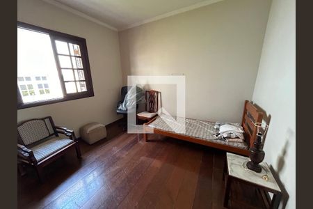 Casa à venda com 250m², 3 quartos e 4 vagas Casa à venda com 250m², 3 quartos e 4 vagasQuarto 1