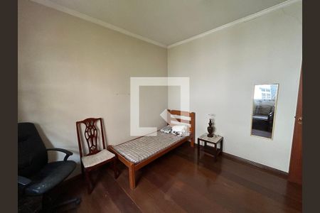 Casa à venda com 250m², 3 quartos e 4 vagas Casa à venda com 250m², 3 quartos e 4 vagasQuarto 1