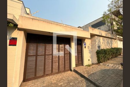 Casa à venda com 250m², 3 quartos e 4 vagas Casa à venda com 250m², 3 quartos e 4 vagasFachada da casa