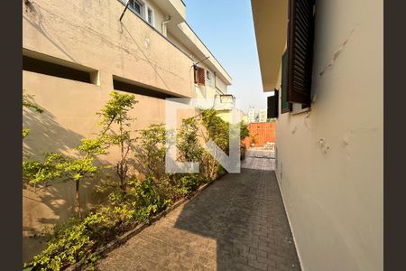 Casa à venda com 250m², 3 quartos e 4 vagas Casa à venda com 250m², 3 quartos e 4 vagasCorredor lateral