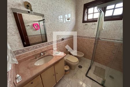 Casa à venda com 250m², 3 quartos e 4 vagas Casa à venda com 250m², 3 quartos e 4 vagasBanheiro