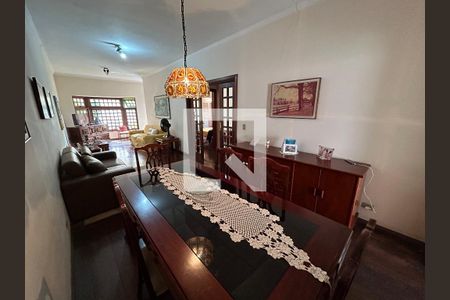 Casa à venda com 250m², 3 quartos e 4 vagas Casa à venda com 250m², 3 quartos e 4 vagasSala