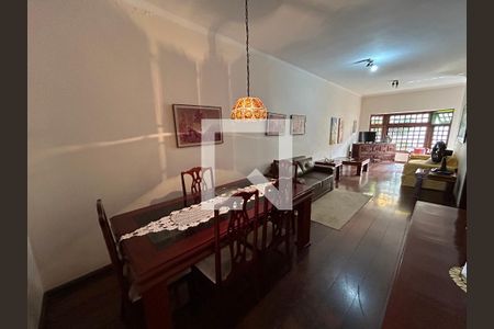 Casa à venda com 250m², 3 quartos e 4 vagas Casa à venda com 250m², 3 quartos e 4 vagasSala