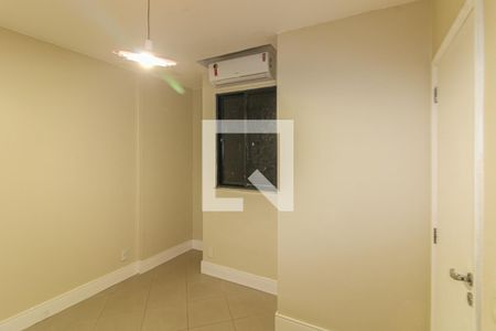 Apartamento à venda com 376m², 3 quartos e 3 vagas Apartamento à venda com 376m², 3 quartos e 3 vagasQuarto 2