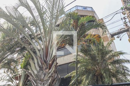 Apartamento à venda com 376m², 3 quartos e 3 vagas Apartamento à venda com 376m², 3 quartos e 3 vagasPlaquinha