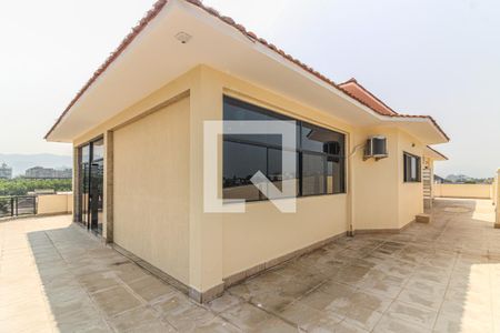 Apartamento à venda com 376m², 3 quartos e 3 vagas Apartamento à venda com 376m², 3 quartos e 3 vagasVaranda e Terraço