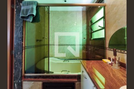 Apartamento à venda com 135m², 4 quartos e 2 vagasBanheiro da Suíte