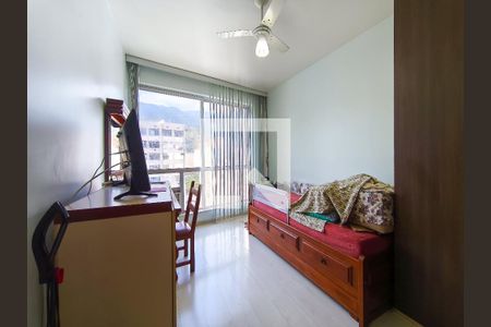 Apartamento à venda com 135m², 4 quartos e 2 vagasQuarto 2