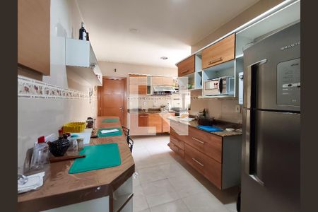 Apartamento à venda com 135m², 4 quartos e 2 vagasCozinha