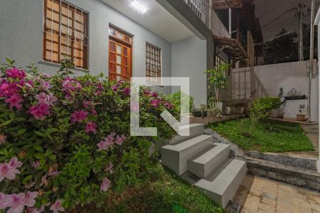 Casa à venda com 245m², 4 quartos e 4 vagas Casa à venda com 245m², 4 quartos e 4 vagasEntrada