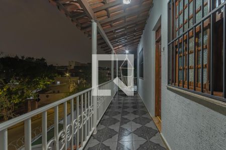 Casa à venda com 245m², 4 quartos e 4 vagas Casa à venda com 245m², 4 quartos e 4 vagasQuarto 2 - Varanda