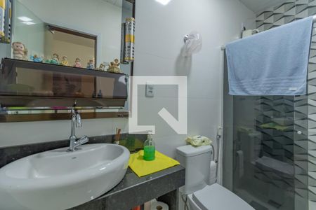 Casa à venda com 245m², 4 quartos e 4 vagas Casa à venda com 245m², 4 quartos e 4 vagasBanheiro Social 3