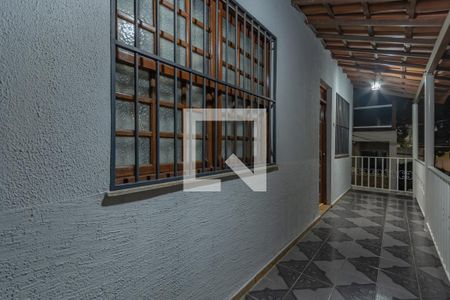 Casa à venda com 245m², 4 quartos e 4 vagas Casa à venda com 245m², 4 quartos e 4 vagasQuarto 2 - Varanda