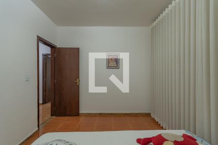 Casa à venda com 245m², 4 quartos e 4 vagas Casa à venda com 245m², 4 quartos e 4 vagasQuarto 1