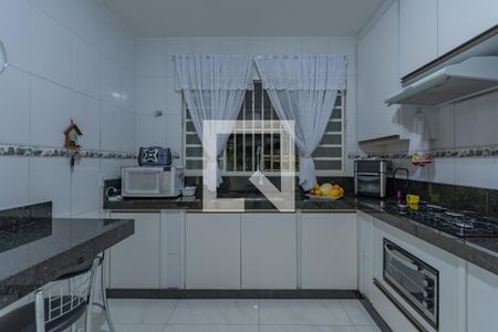 Casa à venda com 245m², 4 quartos e 4 vagas Casa à venda com 245m², 4 quartos e 4 vagasCozinha