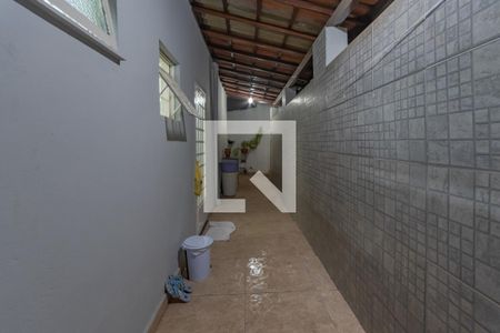 Casa à venda com 245m², 4 quartos e 4 vagas Casa à venda com 245m², 4 quartos e 4 vagasCorredor Lateral