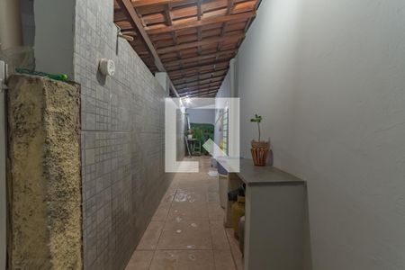 Casa à venda com 245m², 4 quartos e 4 vagas Casa à venda com 245m², 4 quartos e 4 vagasCorredor Lateral