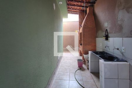 Casa à venda com 204m², 2 quartos e 1 vagaÁrea de Serviço
