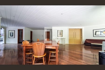 Apartamento à venda com 210m², 4 quartos e 3 vagasÁrea comum - Salão de festas