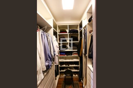 Apartamento à venda com 210m², 4 quartos e 3 vagasCloset