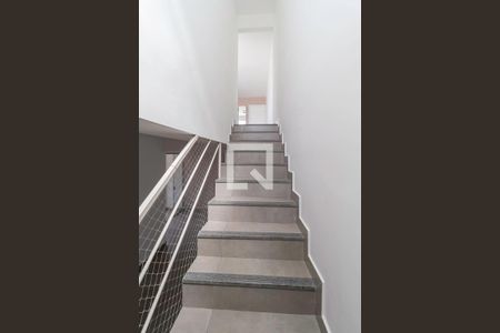 Apartamento à venda com 160m², 3 quartos e 2 vagas Apartamento à venda com 160m², 3 quartos e 2 vagasEscada