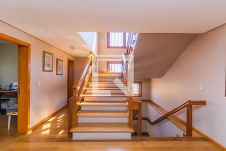 Casa à venda com 341m², 3 quartos e 4 vagasEscadas 