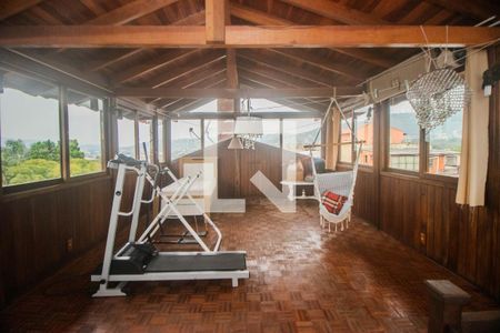 Casa à venda com 234m², 3 quartos e 2 vagas Casa à venda com 234m², 3 quartos e 2 vagasSótão