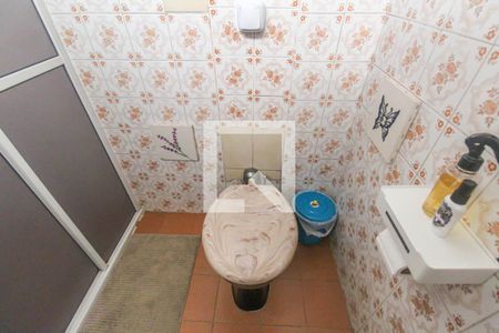 Casa à venda com 200m², 4 quartos e 3 vagas Casa à venda com 200m², 4 quartos e 3 vagasBanheiro