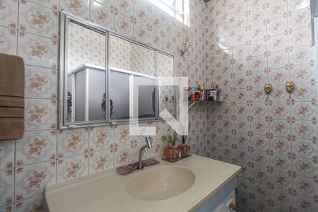 Casa à venda com 200m², 4 quartos e 3 vagas Casa à venda com 200m², 4 quartos e 3 vagasBanheiro