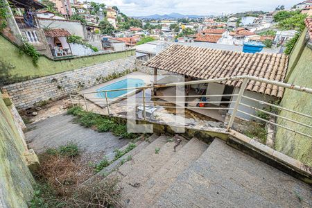 Casa à venda com 333m², 3 quartos e 2 vagas Casa à venda com 333m², 3 quartos e 2 vagasQuintal / piscina