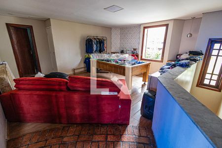 Casa à venda com 333m², 3 quartos e 2 vagas Casa à venda com 333m², 3 quartos e 2 vagasSala / 2º andar