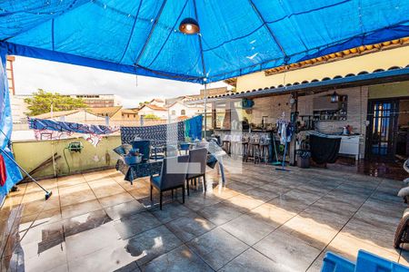 Casa à venda com 333m², 3 quartos e 2 vagas Casa à venda com 333m², 3 quartos e 2 vagasEspaço gourmet e area de serviço