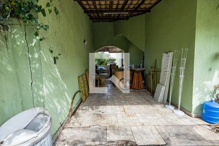 Casa à venda com 333m², 3 quartos e 2 vagas Casa à venda com 333m², 3 quartos e 2 vagasGaragem / area externa