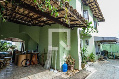 Casa à venda com 333m², 3 quartos e 2 vagas Casa à venda com 333m², 3 quartos e 2 vagasGaragem / area externa