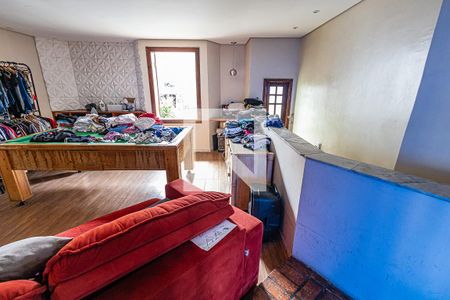 Casa à venda com 333m², 3 quartos e 2 vagas Casa à venda com 333m², 3 quartos e 2 vagasSala / 2º andar