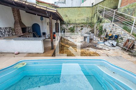Casa à venda com 333m², 3 quartos e 2 vagas Casa à venda com 333m², 3 quartos e 2 vagasQuintal / piscina