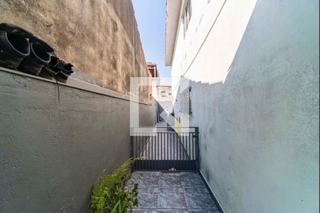 Casa à venda com 150m², 3 quartos e 4 vagasCorredor Externo