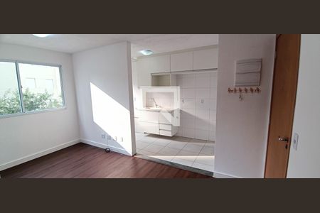 Sala de apartamento para alugar com 2 quartos, 43m² em Vila Suzana, São Paulo