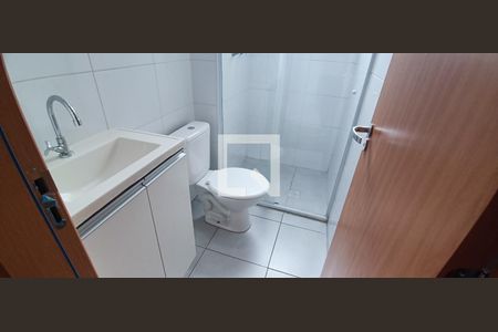 Banheiro de apartamento para alugar com 2 quartos, 43m² em Vila Suzana, São Paulo