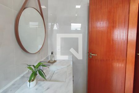 Casa de condomínio à venda com 290m², 3 quartos e 4 vagas Casa de condomínio à venda com 290m², 3 quartos e 4 vagasBanheiro Suíte 2