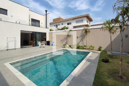 Casa de condomínio à venda com 290m², 3 quartos e 4 vagas Casa de condomínio à venda com 290m², 3 quartos e 4 vagasPiscina