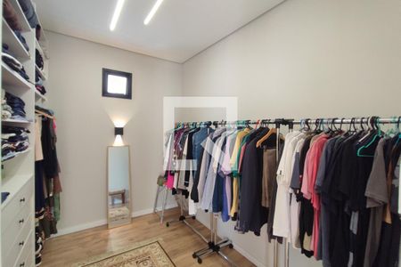 Casa de condomínio à venda com 290m², 3 quartos e 4 vagas Casa de condomínio à venda com 290m², 3 quartos e 4 vagasCloset Suíte 3