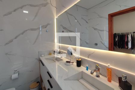 Casa de condomínio à venda com 290m², 3 quartos e 4 vagas Casa de condomínio à venda com 290m², 3 quartos e 4 vagasBanheiro Suíte 3